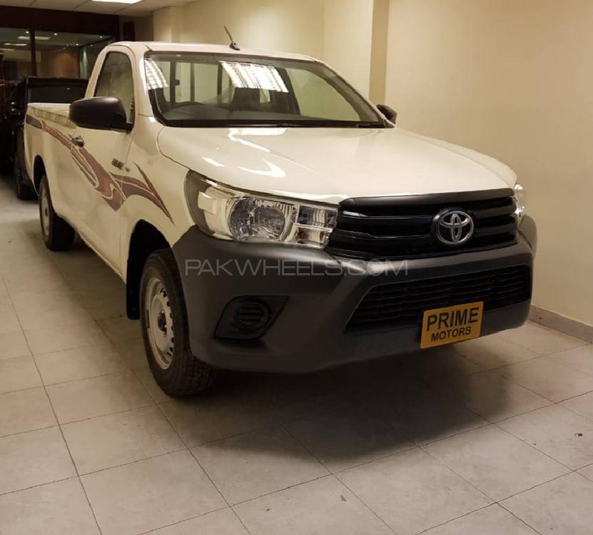 Toyota Hilux Single Cabin
Model 2017
Registered 2017 
White
300 Km
Single Owner
100% Original

Ready Delivery