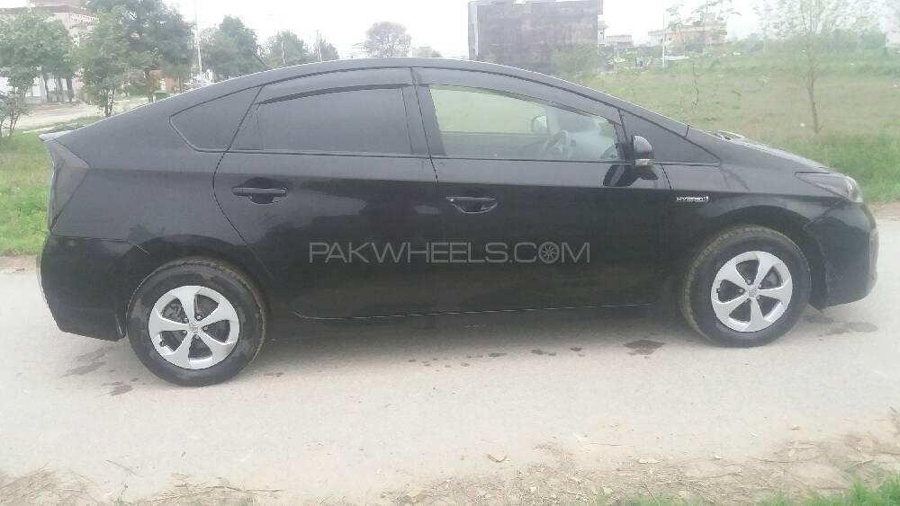 Toyota Prius 2015 for Sale in Mardan Image-1