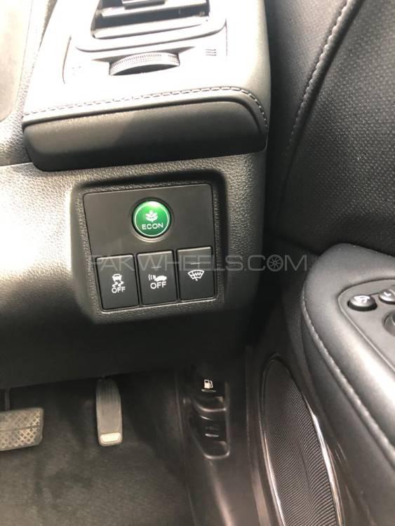 Honda Vezel 2015 for Sale in Lahore Honda Vezel 2015 for Sale in Lahore Image-11