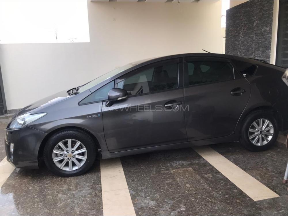 Toyota Prius 2014 for Sale in Sahiwal Toyota Prius 2014 for Sale in Sahiwal Image-8