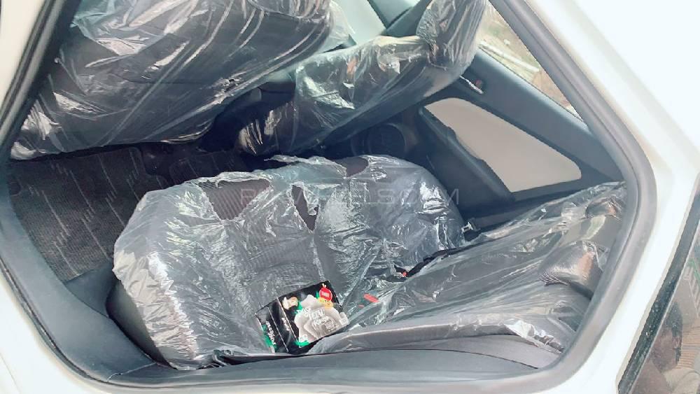 Toyota Prius 2016 for Sale in Lahore Toyota Prius 2016 for Sale in Lahore Image-8