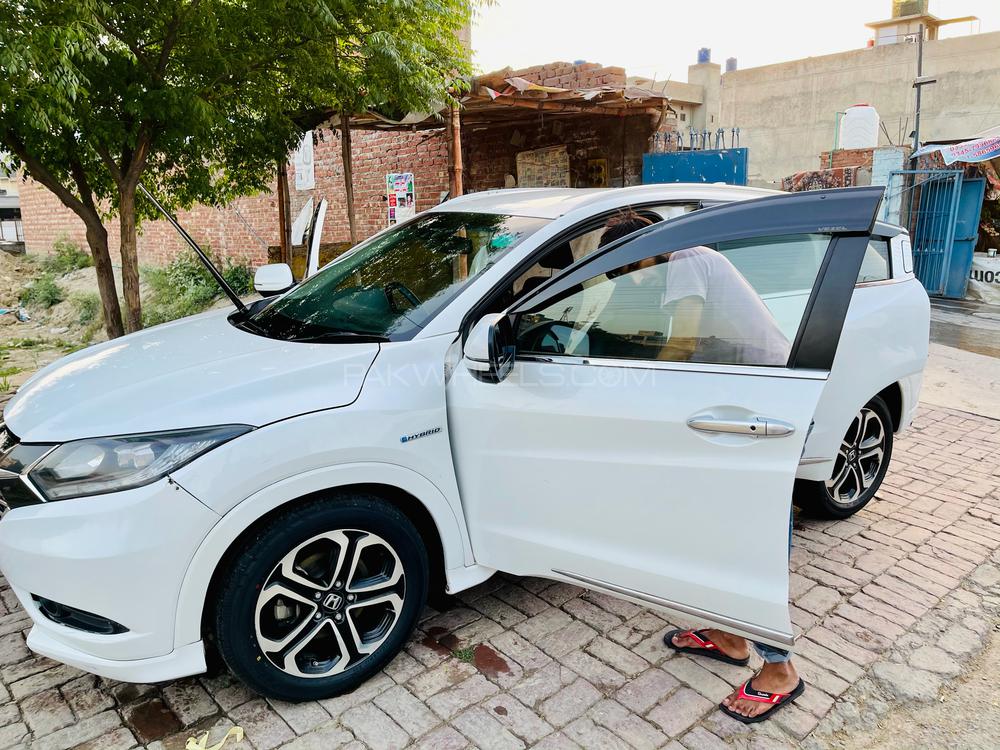 Honda Vezel 2015 for Sale in Lahore Image-1