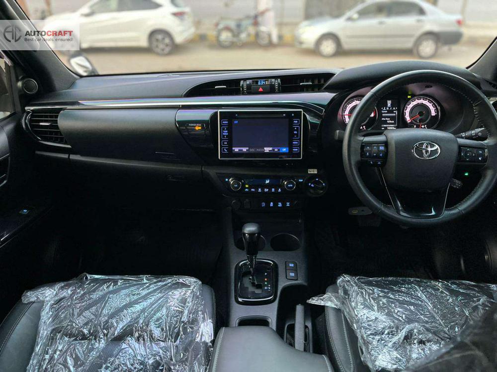 Toyota Hilux 2018 for Sale in Karachi Toyota Hilux 2018 for Sale in Karachi Image-13