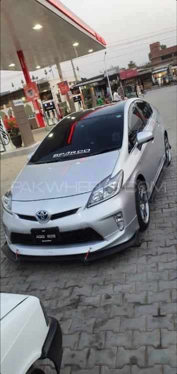 Toyota Prius - 2015  Image-1