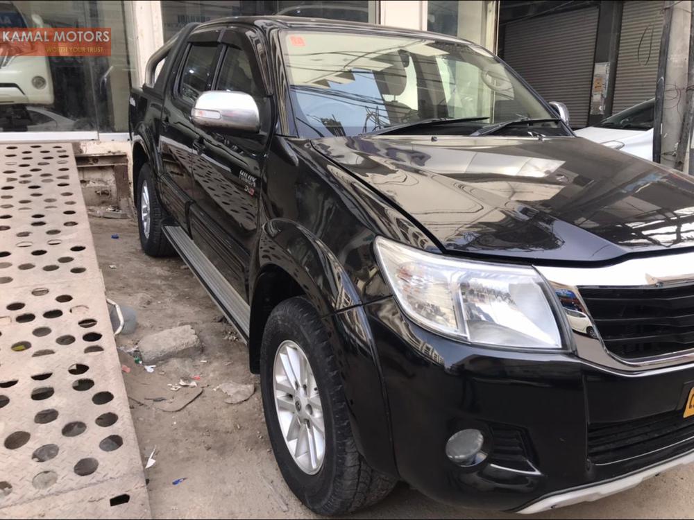 Toyota Hilux 2016 for Sale in Karachi Toyota Hilux 2016 for Sale in Karachi Image-5