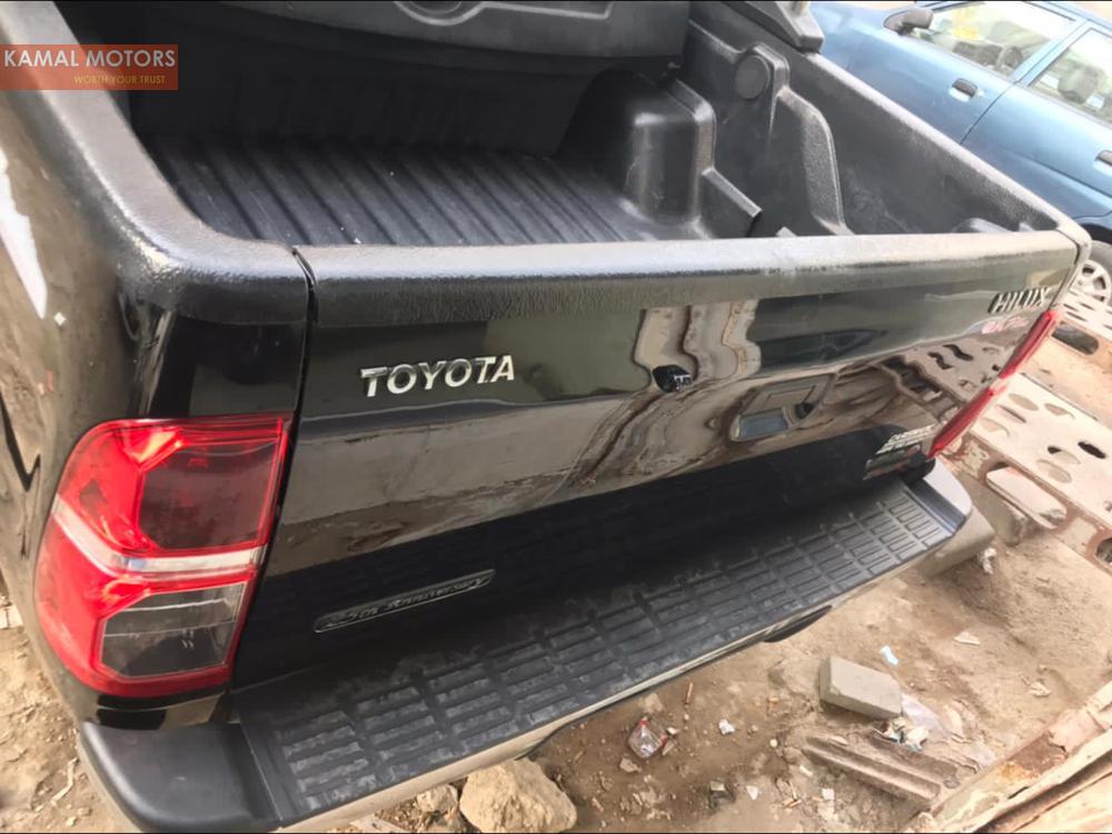 Toyota Hilux 2016 for Sale in Karachi Toyota Hilux 2016 for Sale in Karachi Image-6