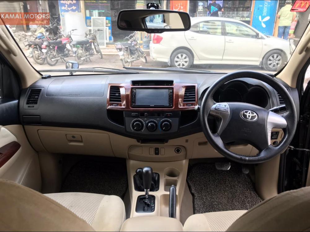 Toyota Hilux 2016 for Sale in Karachi Toyota Hilux 2016 for Sale in Karachi Image-8