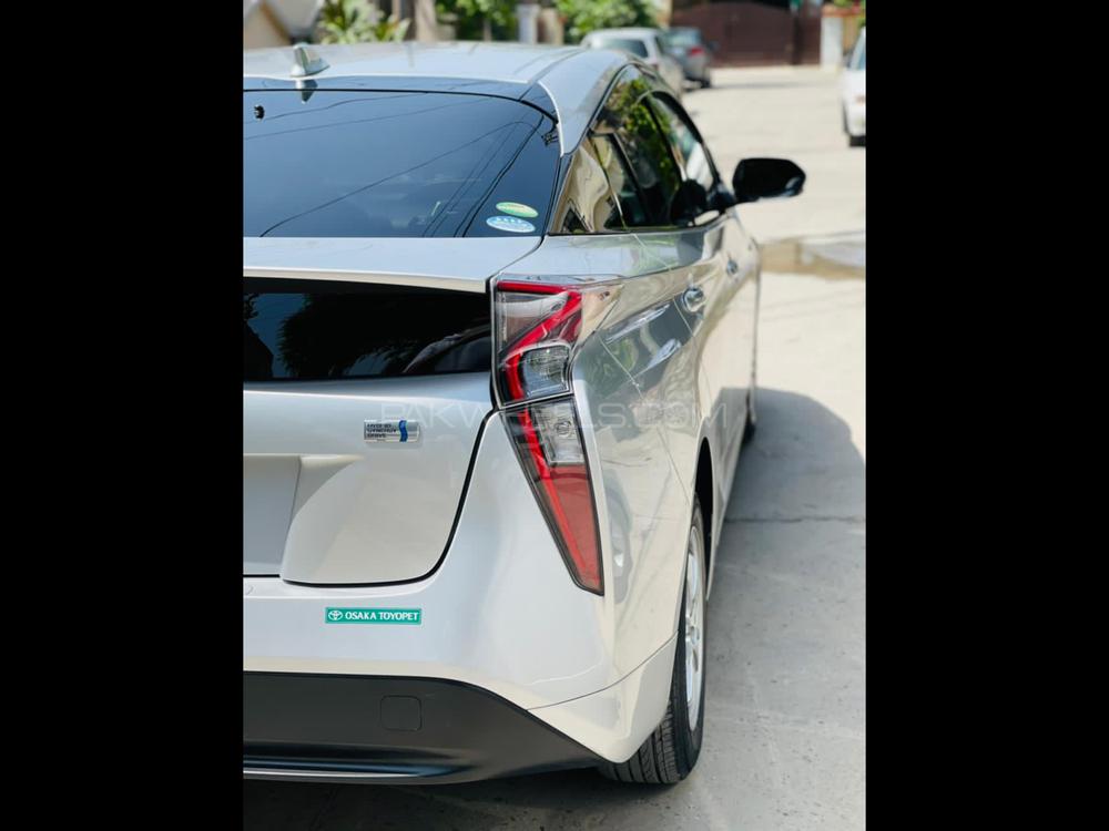 Toyota Prius 2017 for Sale in Lahore Image-1