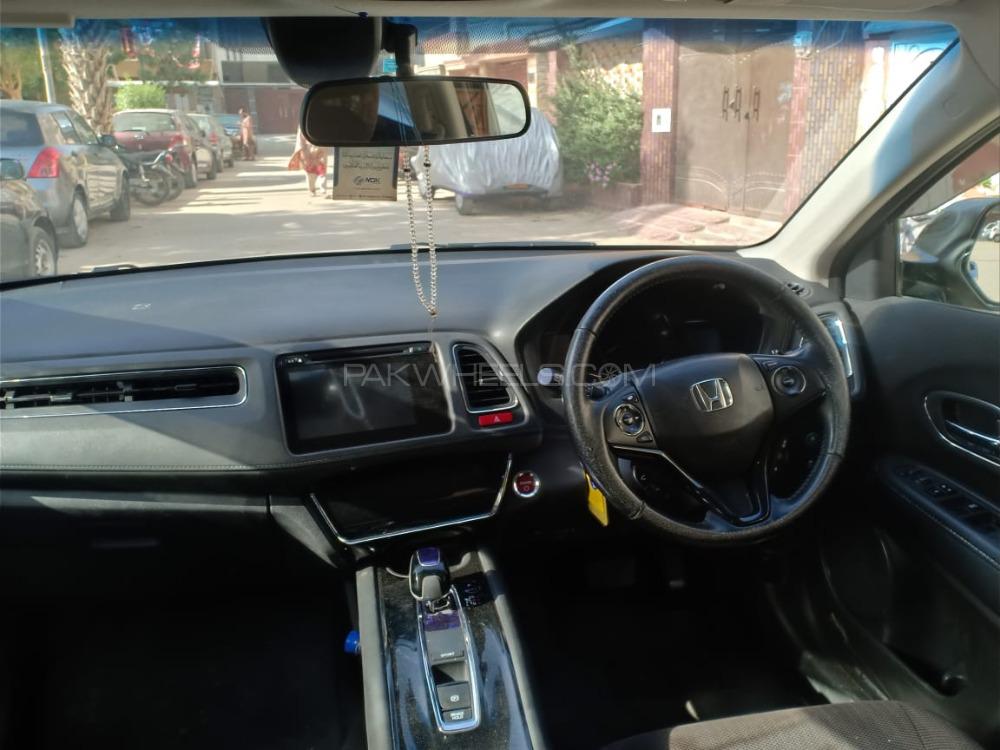 Honda Vezel 2014 for Sale in Karachi Image-1