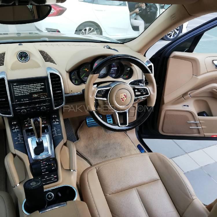 Porsche Cayenne 2015 for Sale in Lahore Porsche Cayenne 2015 for Sale in Lahore Image-4