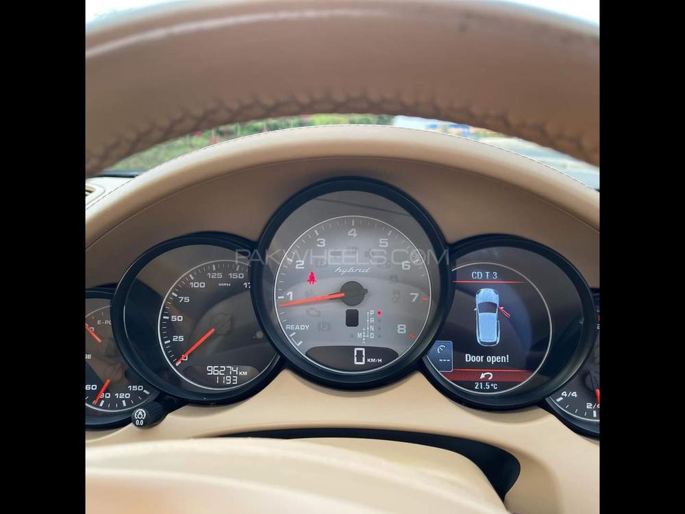 Porsche Cayenne 2011 for Sale in Lahore Porsche Cayenne 2011 for Sale in Lahore Image-10