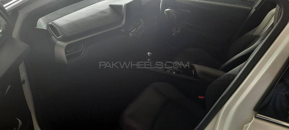 Toyota C-HR 2017 for Sale in Lahore Toyota C-HR 2017 for Sale in Lahore Image-12