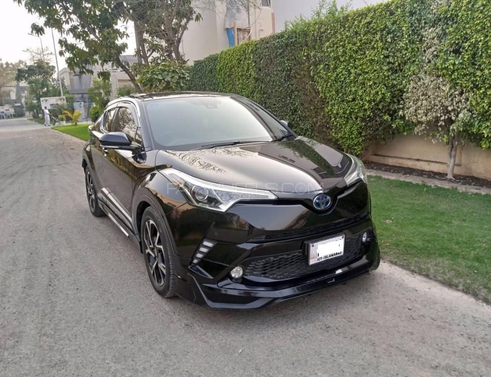 Toyota C-HR 2017 for Sale in Lahore Toyota C-HR 2017 for Sale in Lahore Image-2
