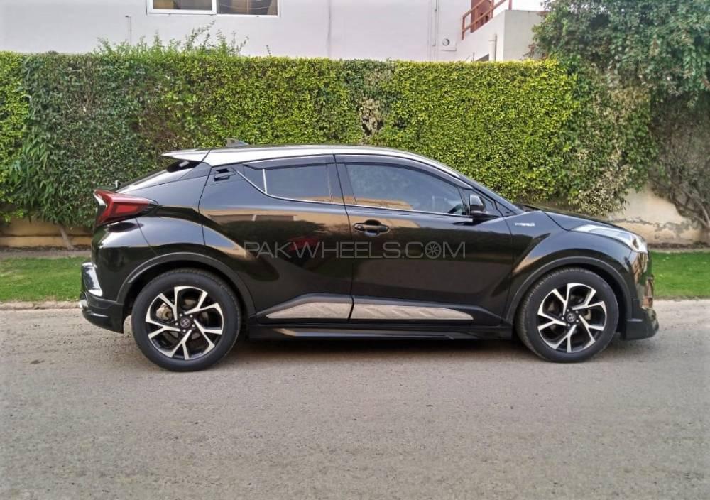 Toyota C-HR 2017 for Sale in Lahore Toyota C-HR 2017 for Sale in Lahore Image-5