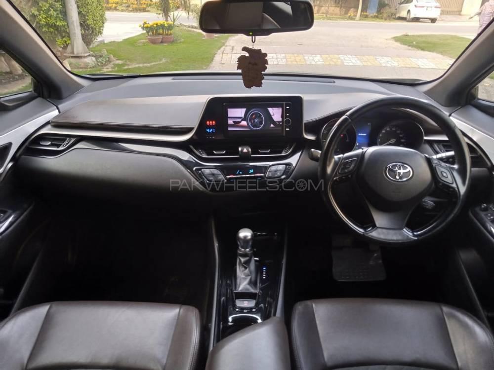 Toyota C-HR 2017 for Sale in Lahore Toyota C-HR 2017 for Sale in Lahore Image-12