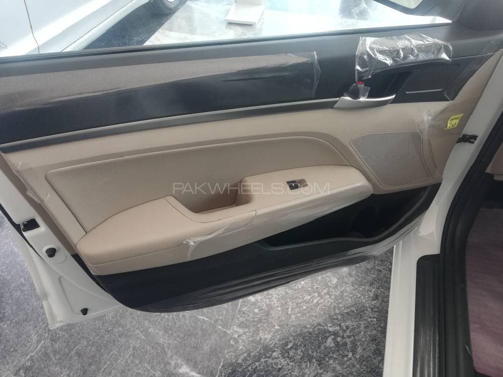 Hyundai Elantra 2021 for Sale in Peshawar Hyundai Elantra 2021 for Sale in Peshawar Image-5