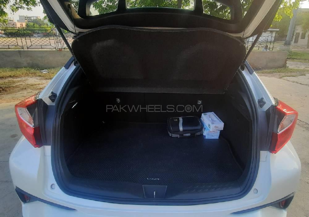Toyota C-HR 2020 for Sale in Faisalabad Toyota C-HR 2020 for Sale in Faisalabad Image-16