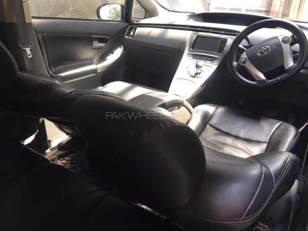 Toyota Prius 2010 for Sale in Lahore Toyota Prius 2010 for Sale in Lahore Image-3