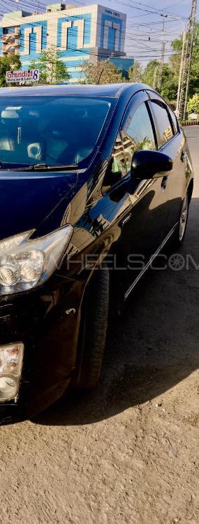 Toyota Prius 2010 for Sale in Lahore Toyota Prius 2010 for Sale in Lahore Image-11