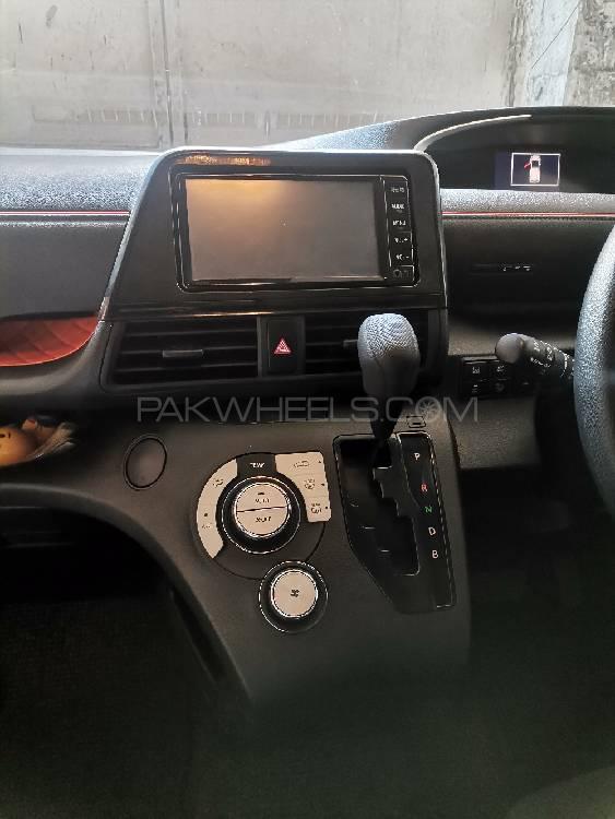 Toyota Sienta 2015 for Sale in Lahore Toyota Sienta 2015 for Sale in Lahore Image-9