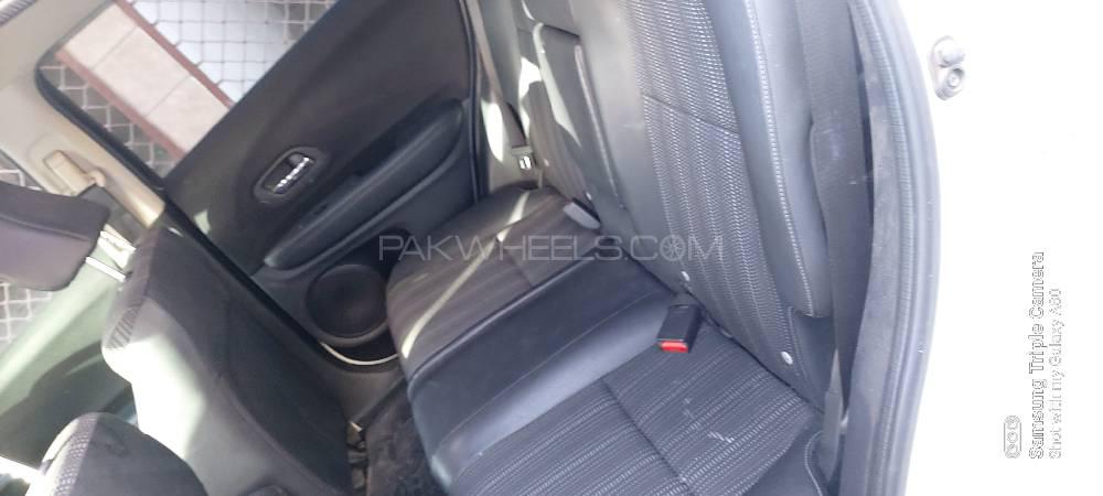 Honda HR-V 2017 for Sale in Sialkot Honda HR-V 2017 for Sale in Sialkot Image-5
