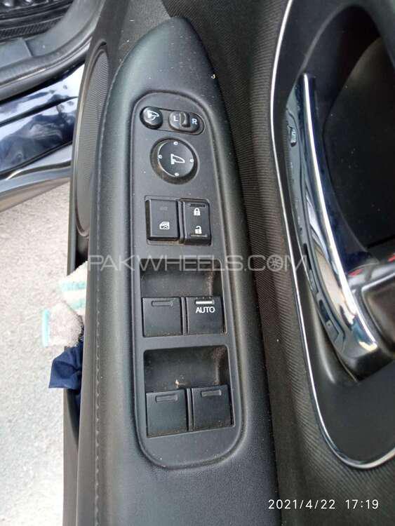 Honda Vezel 2014 for Sale in Lahore Honda Vezel 2014 for Sale in Lahore Image-15
