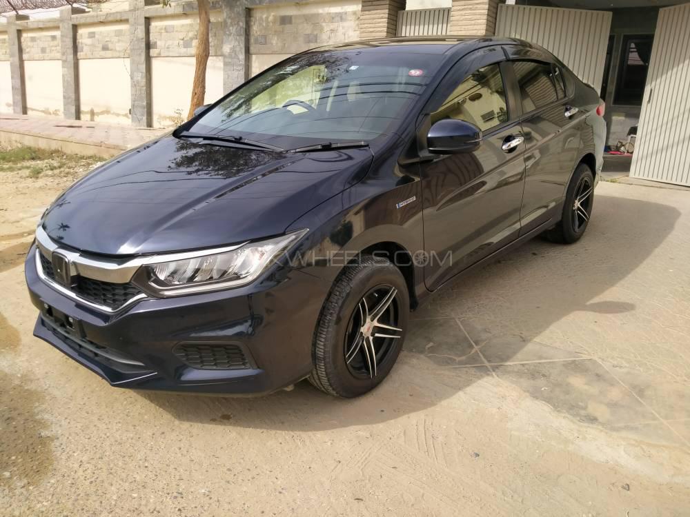 Honda Grace Hybrid 2017 for Sale in Karachi Image-1