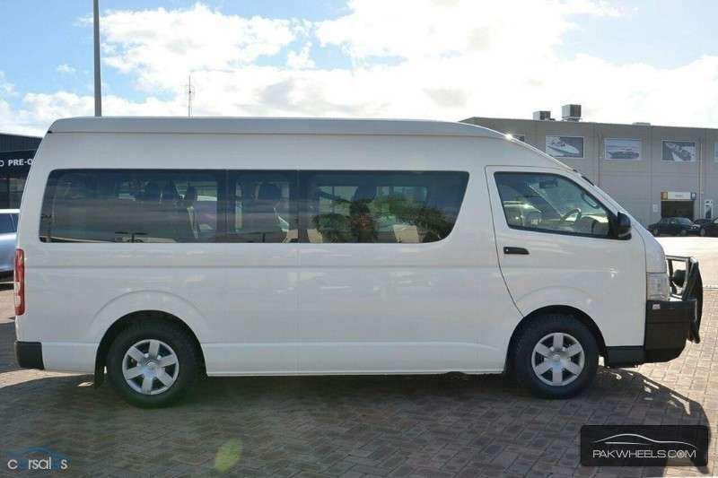 Toyota hiace 2010