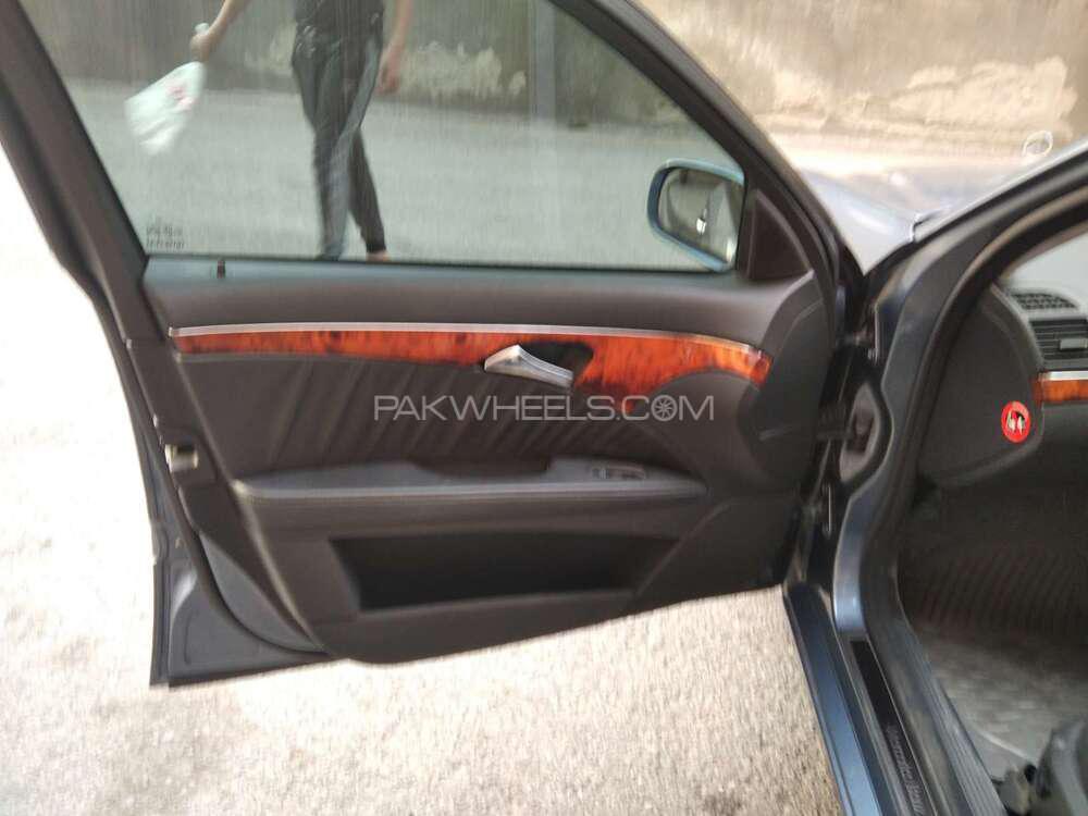 Mercedes Benz E Class 2004 for Sale in Islamabad Mercedes Benz E Class 2004 for Sale in Islamabad Image-13