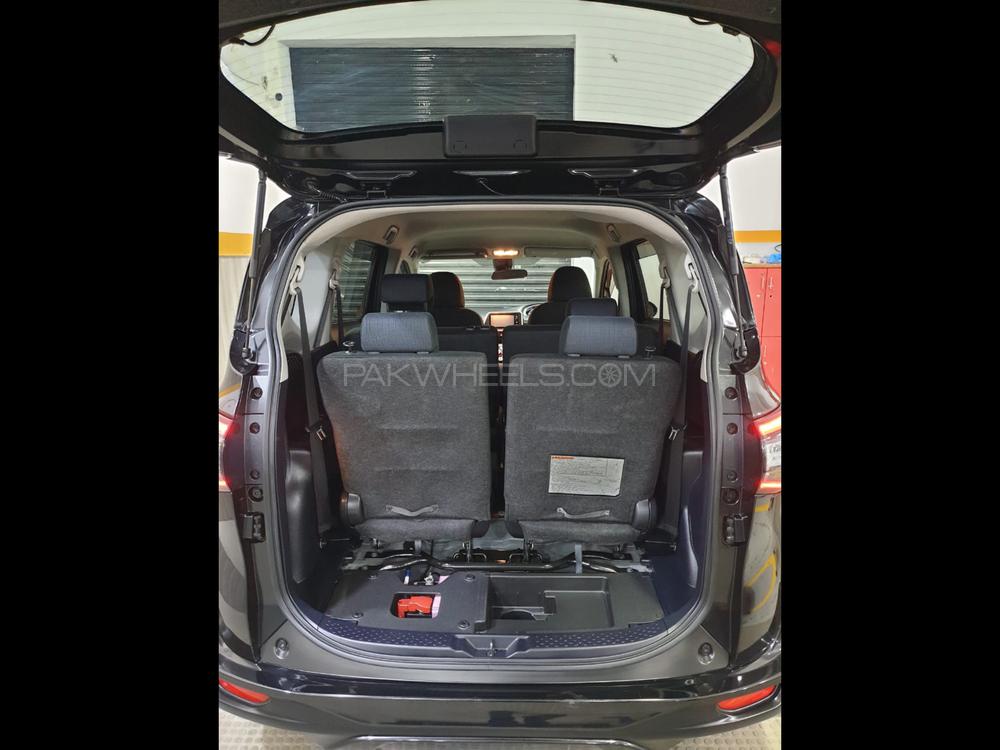 Toyota Sienta 2016 for Sale in Lahore Toyota Sienta 2016 for Sale in Lahore Image-8