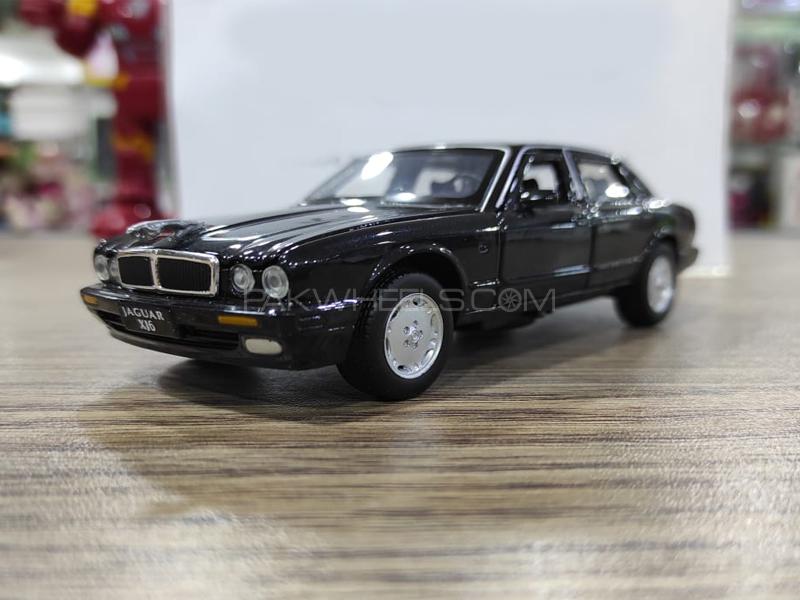 Jaguar XJ 6 Die Cast Detailed Model Image-1