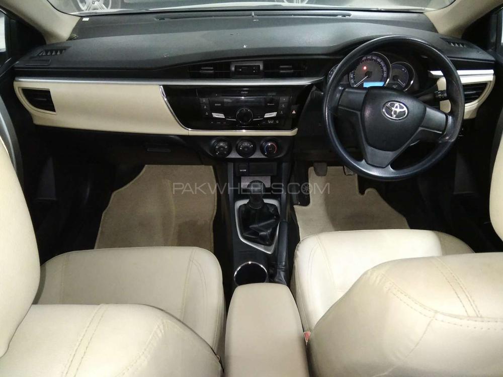 Toyota Corolla 2015 for Sale in Karachi Toyota Corolla 2015 for Sale in Karachi Image-10
