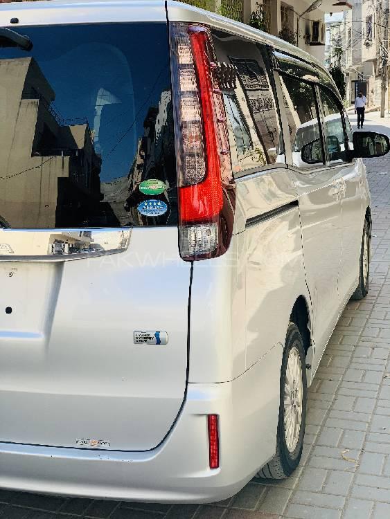 Toyota Noah 2015 for Sale in Lahore Toyota Noah 2015 for Sale in Lahore Image-5