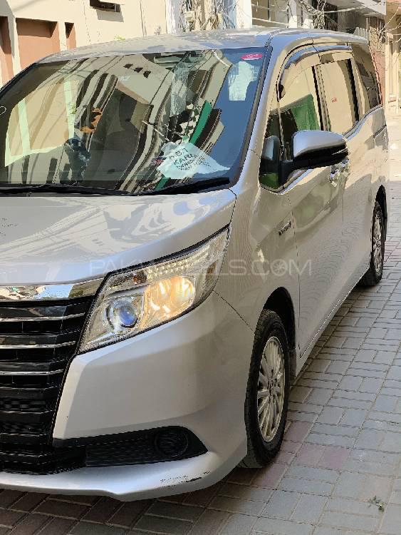 Toyota Noah 2015 for Sale in Lahore Toyota Noah 2015 for Sale in Lahore Image-2