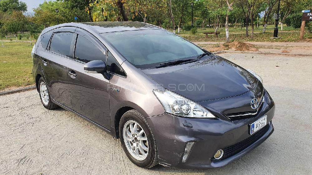 Toyota Prius Alpha 2014 for Sale in Islamabad Image-1