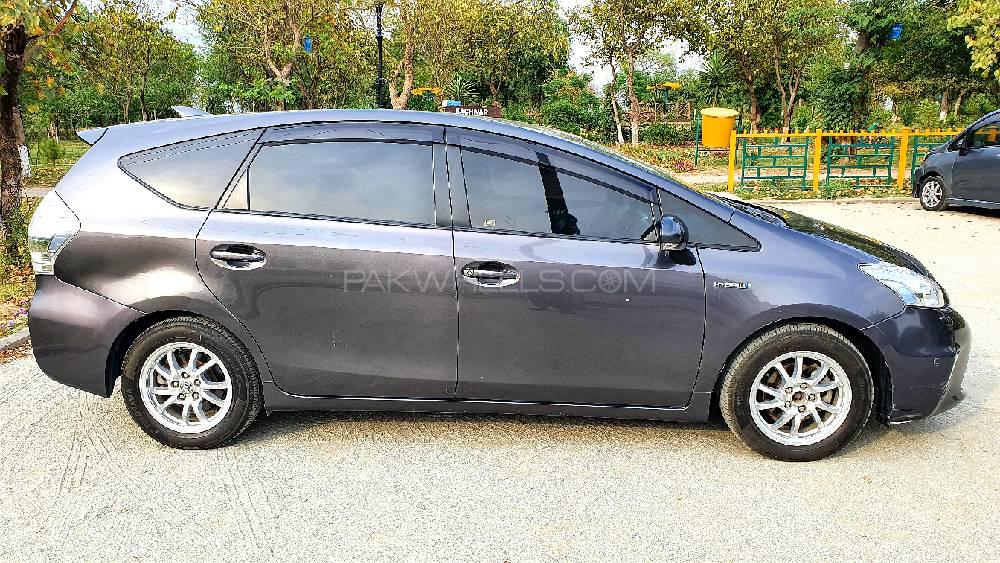 Toyota Prius Alpha 2014 for Sale in Islamabad Toyota Prius Alpha 2014 for Sale in Islamabad Image-8