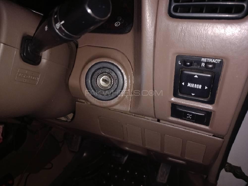 Toyota Prado 2001 for Sale in Peshawar Toyota Prado 2001 for Sale in Peshawar Image-3