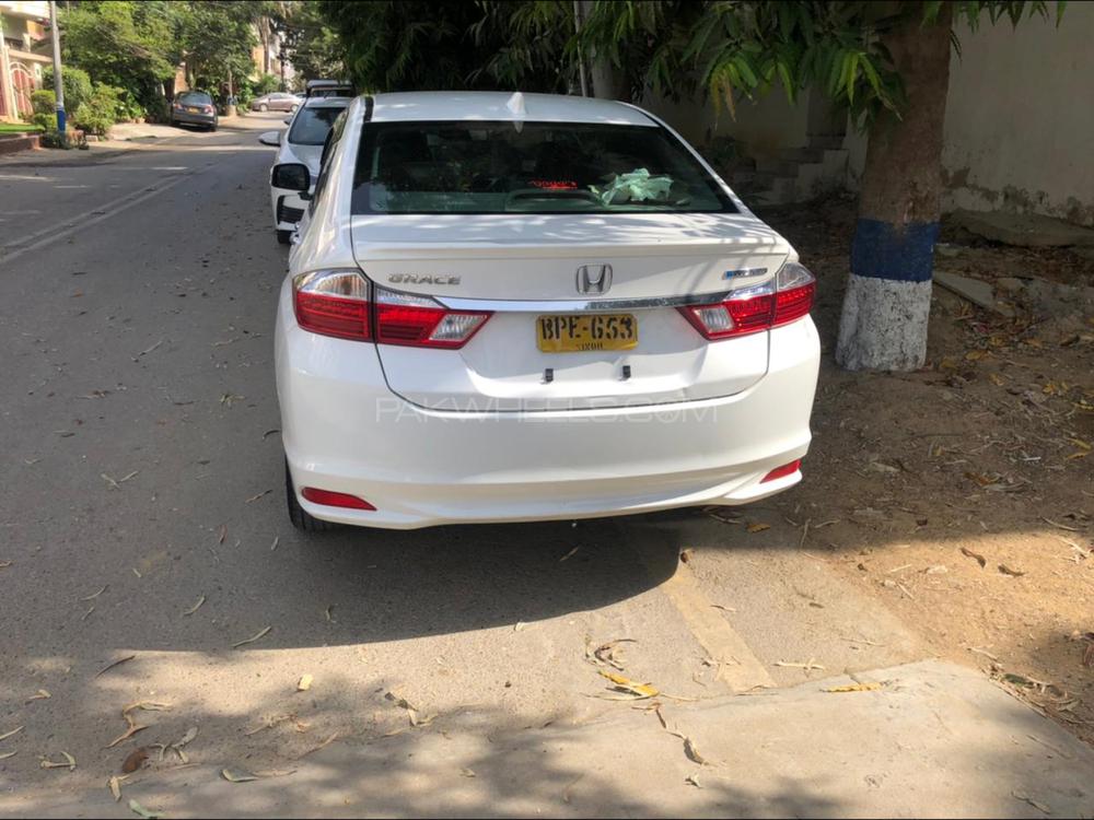 Honda Grace Hybrid 2015 for Sale in Karachi Honda Grace Hybrid 2015 for Sale in Karachi Image-4