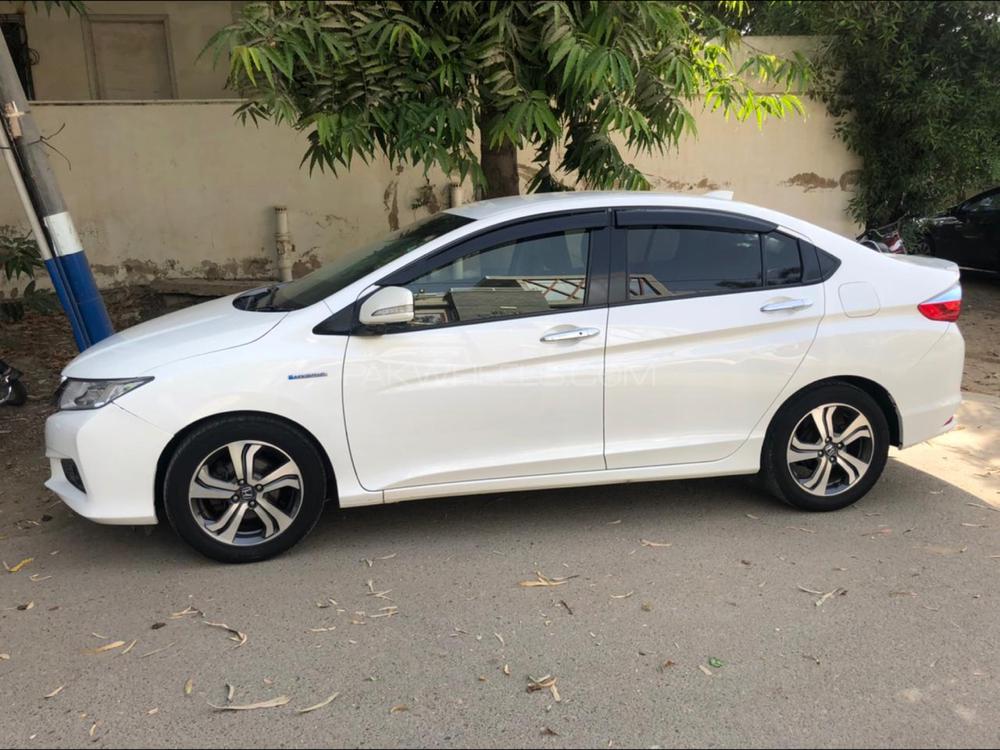 Honda Grace Hybrid 2015 for Sale in Karachi Honda Grace Hybrid 2015 for Sale in Karachi Image-10