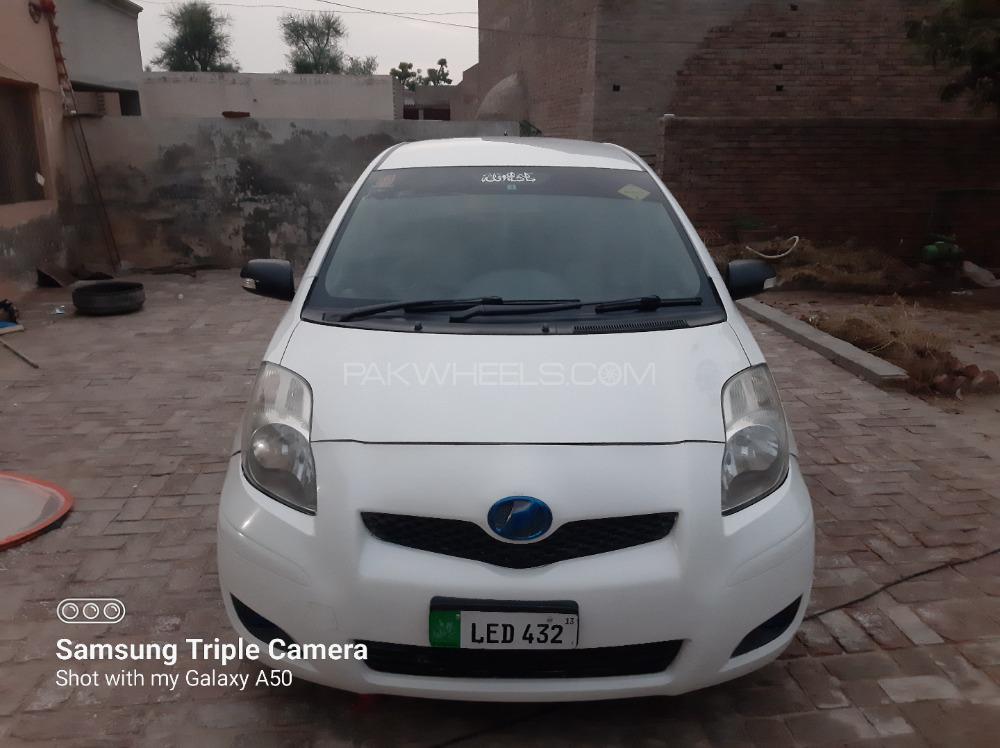 Toyota Vitz 2013 for Sale in Jhang Image-1