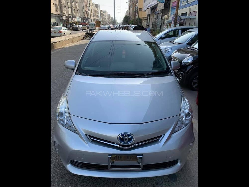 Toyota prius alpha 2013