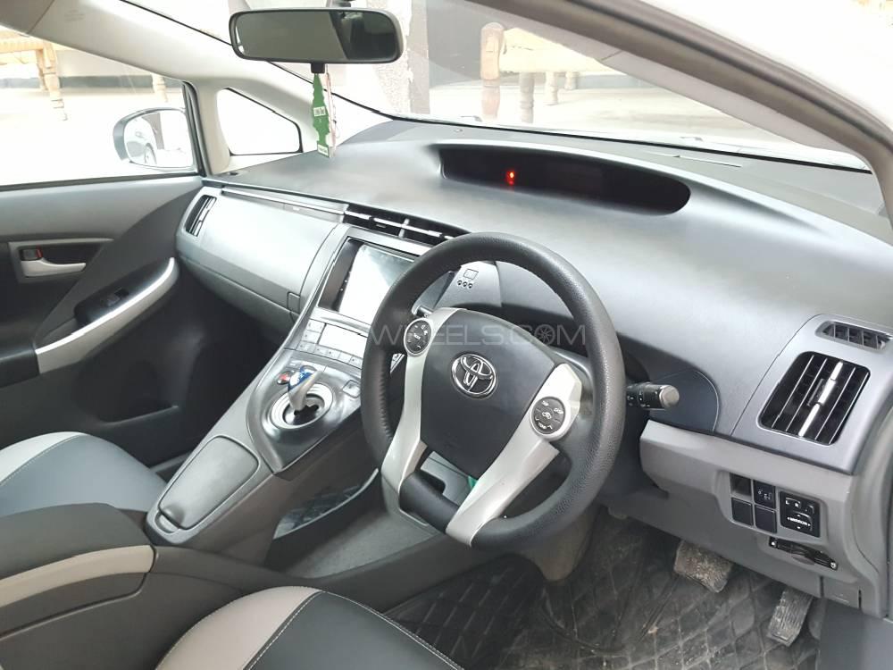 Toyota Prius 2010 for Sale in Peshawar Toyota Prius 2010 for Sale in Peshawar Image-8