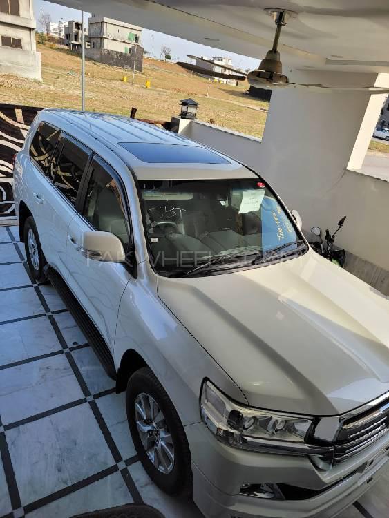 Toyota Land Cruiser 2017 for Sale in Lahore Toyota Land Cruiser 2017 for Sale in Lahore Image-3
