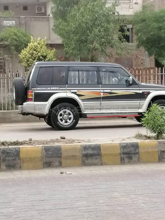 Mitsubishi Pajero 1994 for Sale in Sialkot Image-1