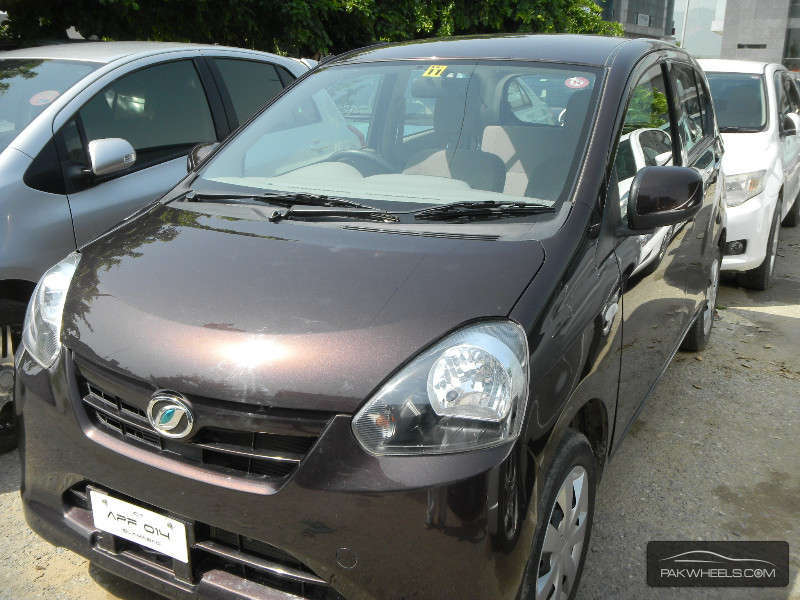 Daihatsu mira 2011