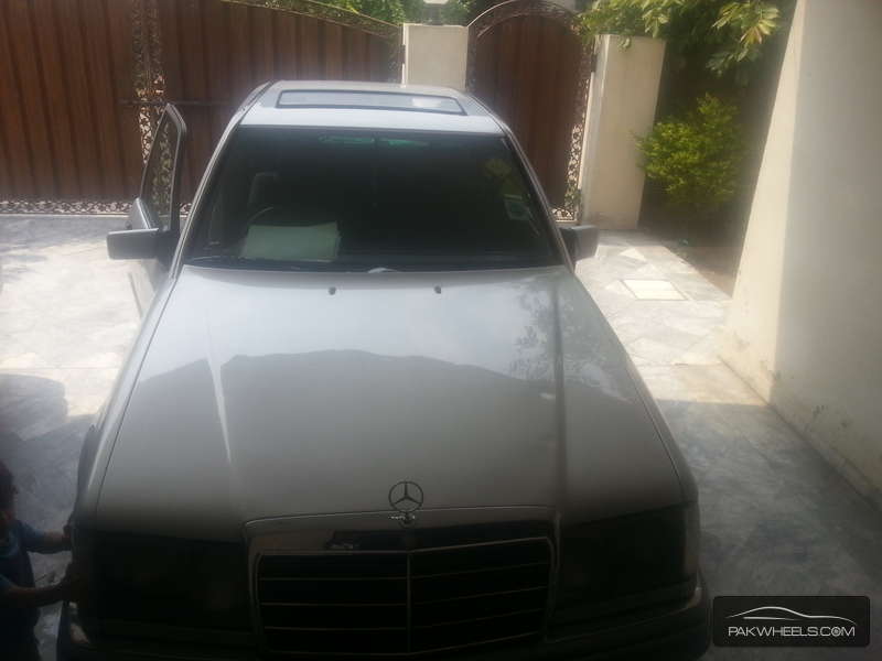 Mercedes Benz E Class 1991 for Sale in Lahore Image-1