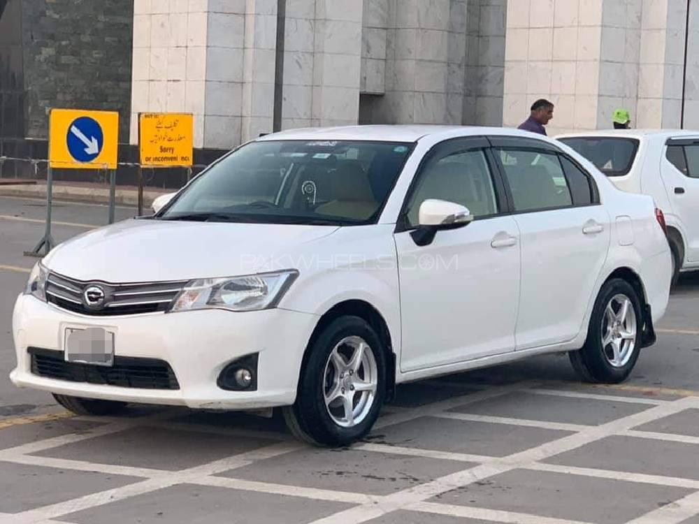 Toyota corolla axio 2012