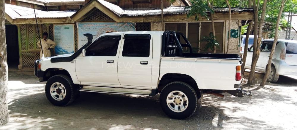Toyota Hilux 1990 for Sale in Lahore Image-1