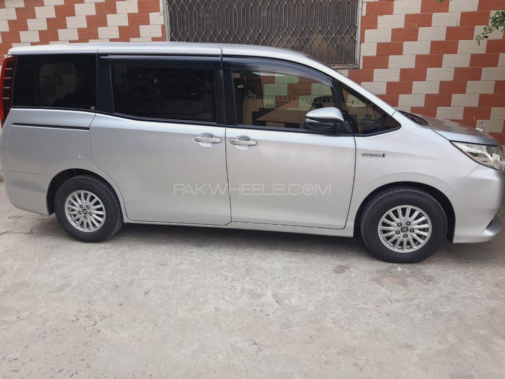 Toyota Noah 2020 for Sale in Gujranwala Toyota Noah 2020 for Sale in Gujranwala Image-2