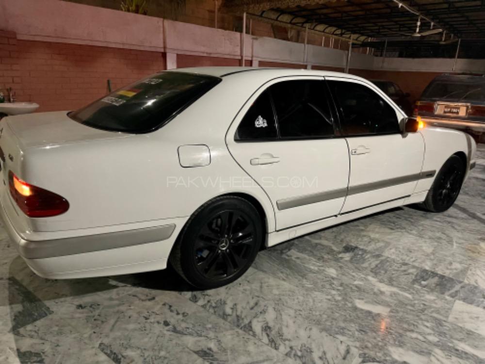 Mercedes Benz E Class - 2002  Image-1